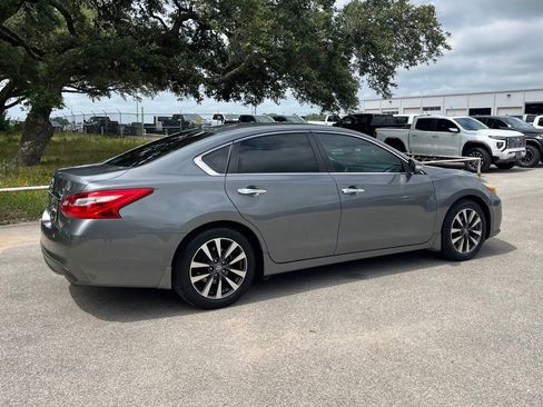 Used 2017 Nissan Altima 2.5 SL w/ Moonroof Package FWD image 5