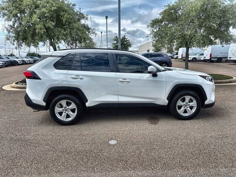 Used 2019 Toyota RAV4 XLE AWD/4WD image 10