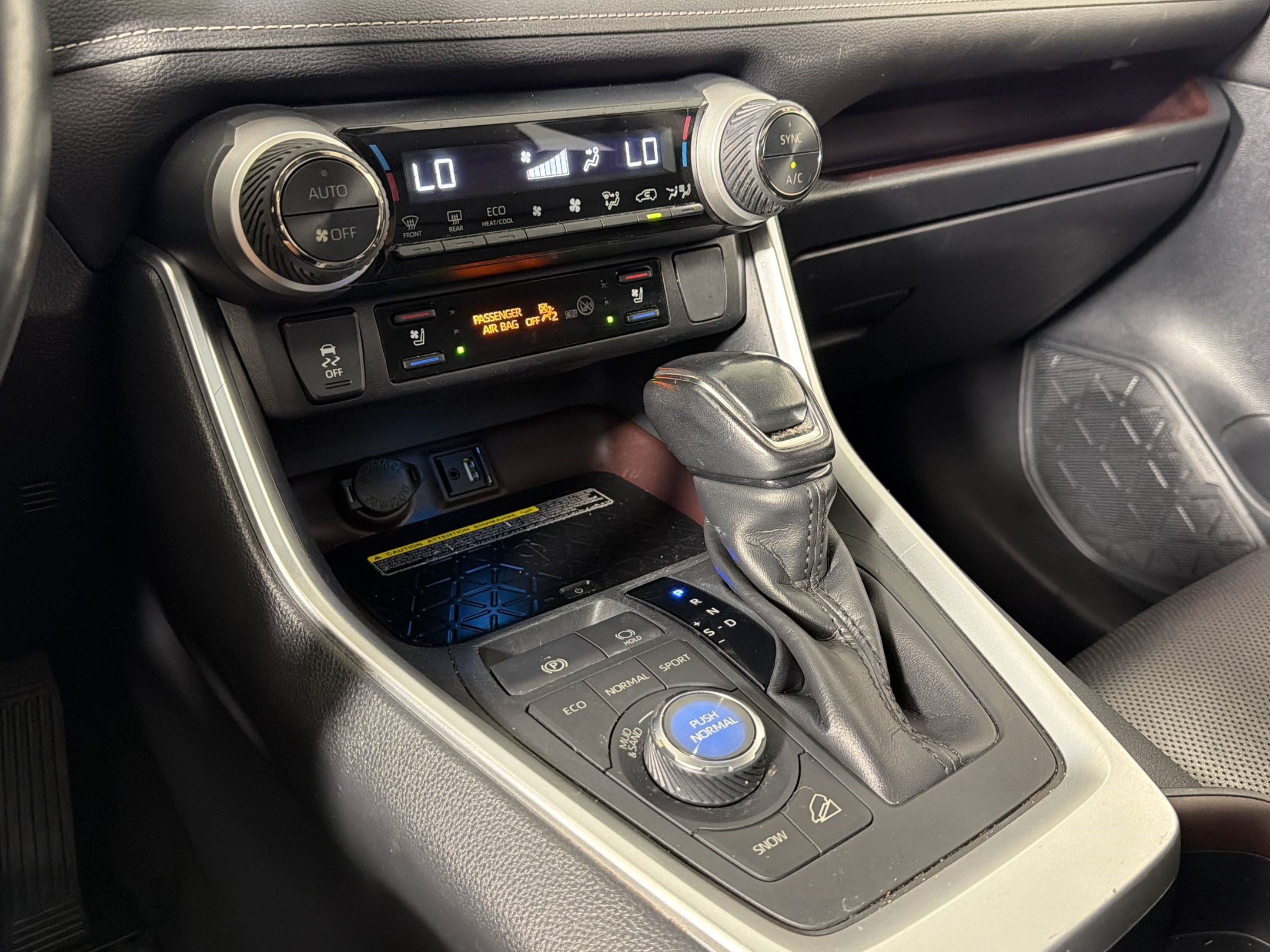 Used 2019 Toyota RAV4 Limited AWD/4WD image 16