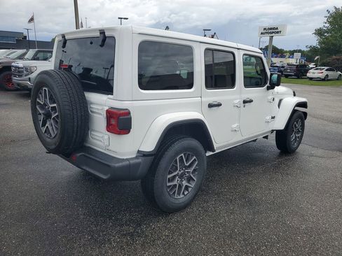 Used 2025 Jeep Wrangler Unlimited Sahara AWD/4WD image 4