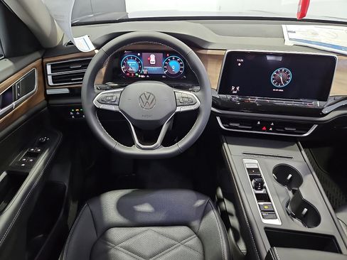 New 2026 Volkswagen Atlas SE image 9