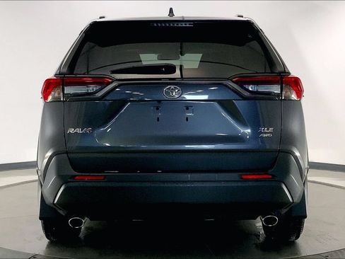 Used 2021 Toyota RAV4 XLE w/ Convenience Package AWD/4WD image 3