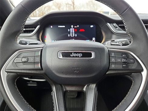 Used 2024 Jeep Grand Cherokee Laredo X image 24