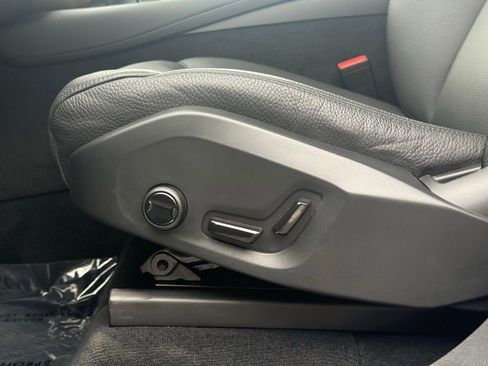 Used 2025 Volvo XC90 B6 Ultra image 12