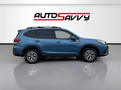 Used 2024 Subaru Forester Premium image 8