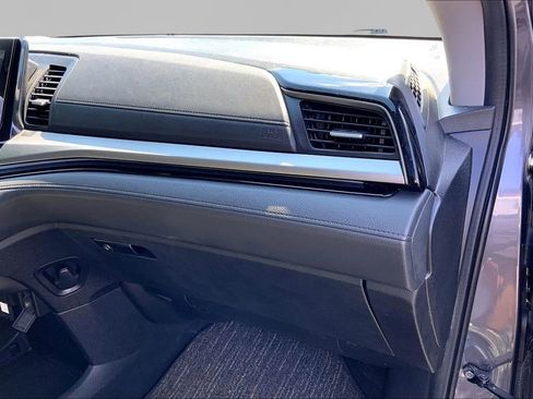 Used 2023 Honda Odyssey Touring image 17