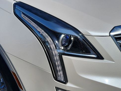 Used 2018 Cadillac XT5 Luxury w/ Driver Awareness Package image 9