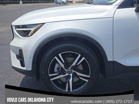 Certified 2023 Volvo XC40 B4 Plus w/ Driver Assist Package FWD image 9