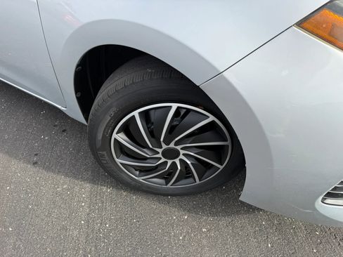 Used 2017 Toyota Corolla LE image 29