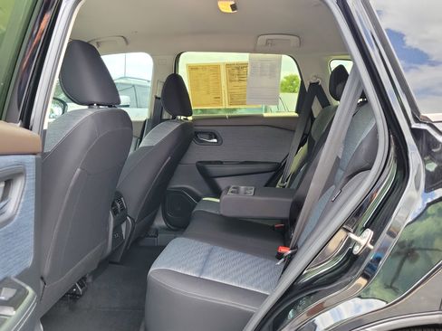 Used 2023 Nissan Rogue SV FWD image 11