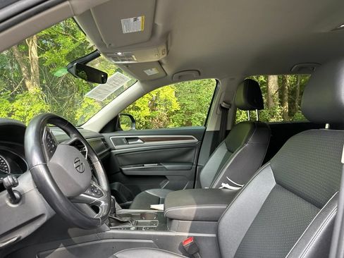 Used 2021 Volkswagen Atlas SE w/ Towing Package FWD image 10