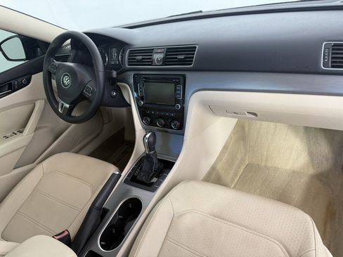 Used 2014 Volkswagen Passat 2.5 SE FWD image 11