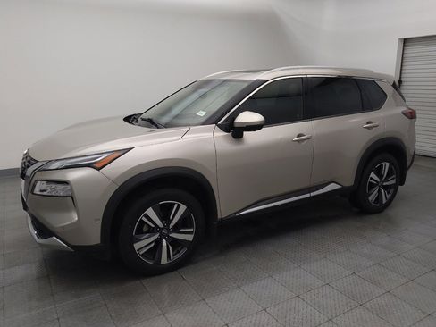 Used 2023 Nissan Rogue Platinum image 2