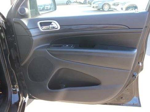 Used 2020 Jeep Grand Cherokee Altitude AWD/4WD image 31