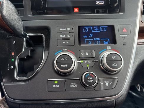 Used 2015 Toyota Sienna Limited Premium image 19