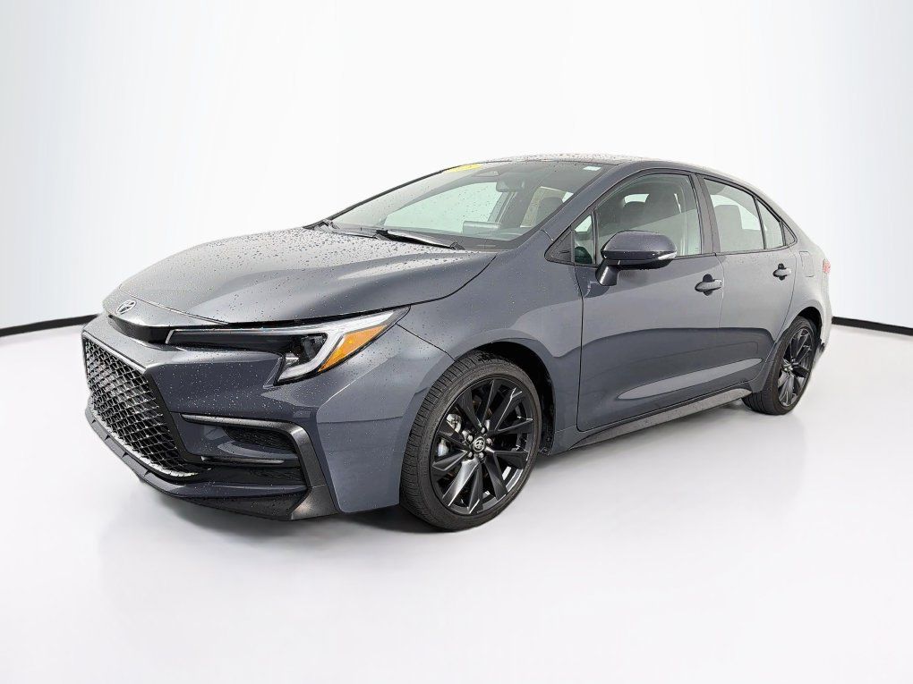 Used 2025 Toyota Corolla SE FWD image 3