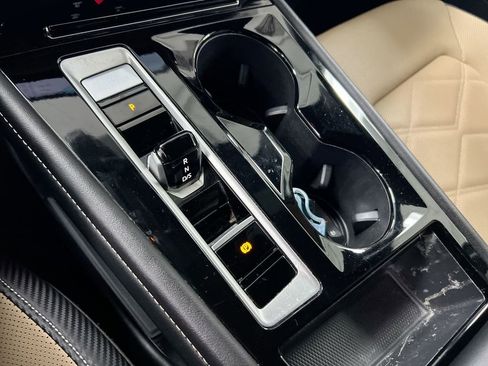 Used 2024 Volkswagen Atlas Cross Sport SE image 17