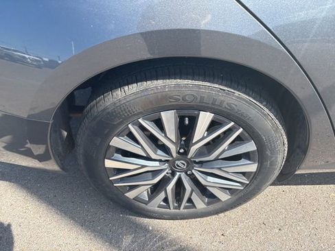 Used 2025 Nissan Altima 2.5 SV image 10