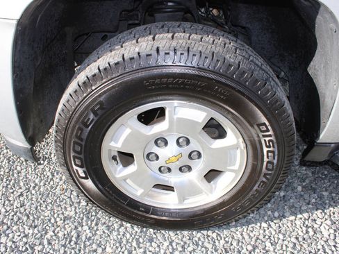 Used 2014 Chevrolet Suburban LS image 25