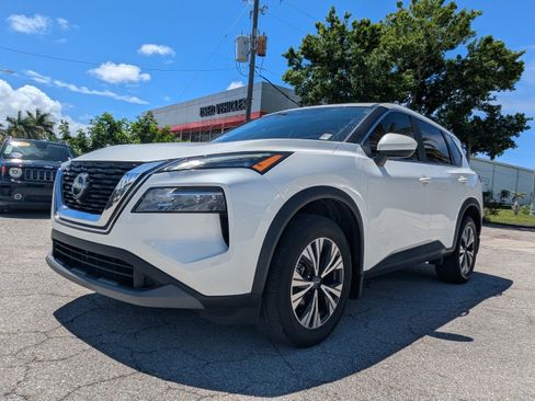 Used 2023 Nissan Rogue SV FWD image 8