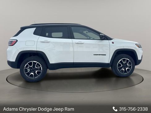 Used 2025 Jeep Compass Trailhawk AWD/4WD image 6