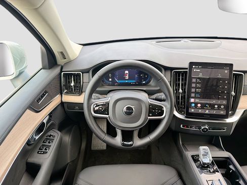 Used 2025 Volvo XC90 B6 Plus AWD/4WD image 17