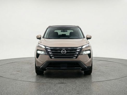 Used 2025 Nissan Rogue SV image 2