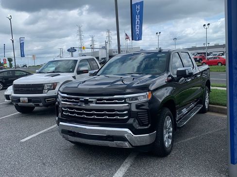 Used 2025 Chevrolet Silverado 1500 LTZ w/ LTZ Premium Package AWD/4WD image 1