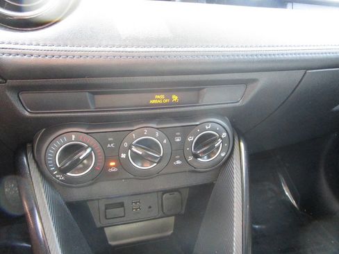 Used 2017 Toyota Yaris iA image 10