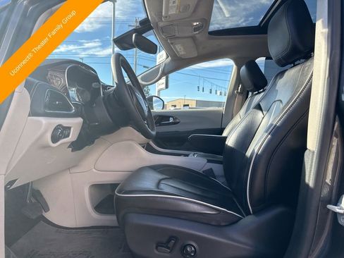 Used 2022 Chrysler Pacifica Limited w/ Uconnect Theater Family Group AWD/4WD image 31
