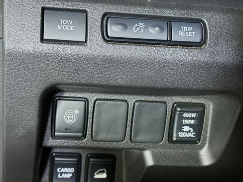 Used 2023 Nissan Frontier SV w/ SV Premium Package AWD/4WD image 17