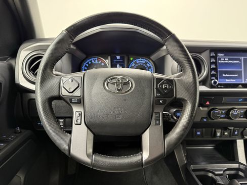 Used 2022 Toyota Tacoma TRD Off-Road image 17