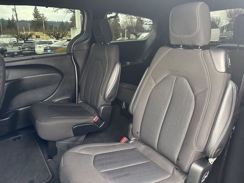 Used 2021 Chrysler Pacifica Touring w/ S Appearance Package image 20