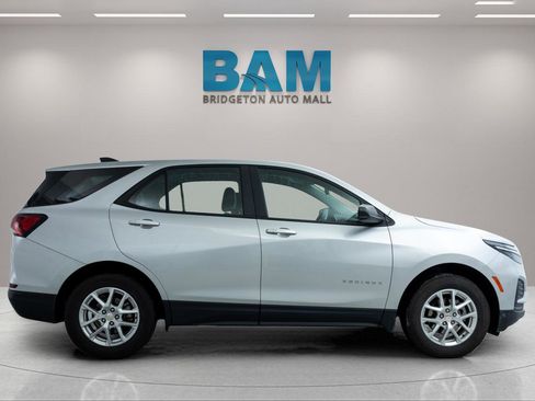 Used 2022 Chevrolet Equinox LS AWD/4WD image 8