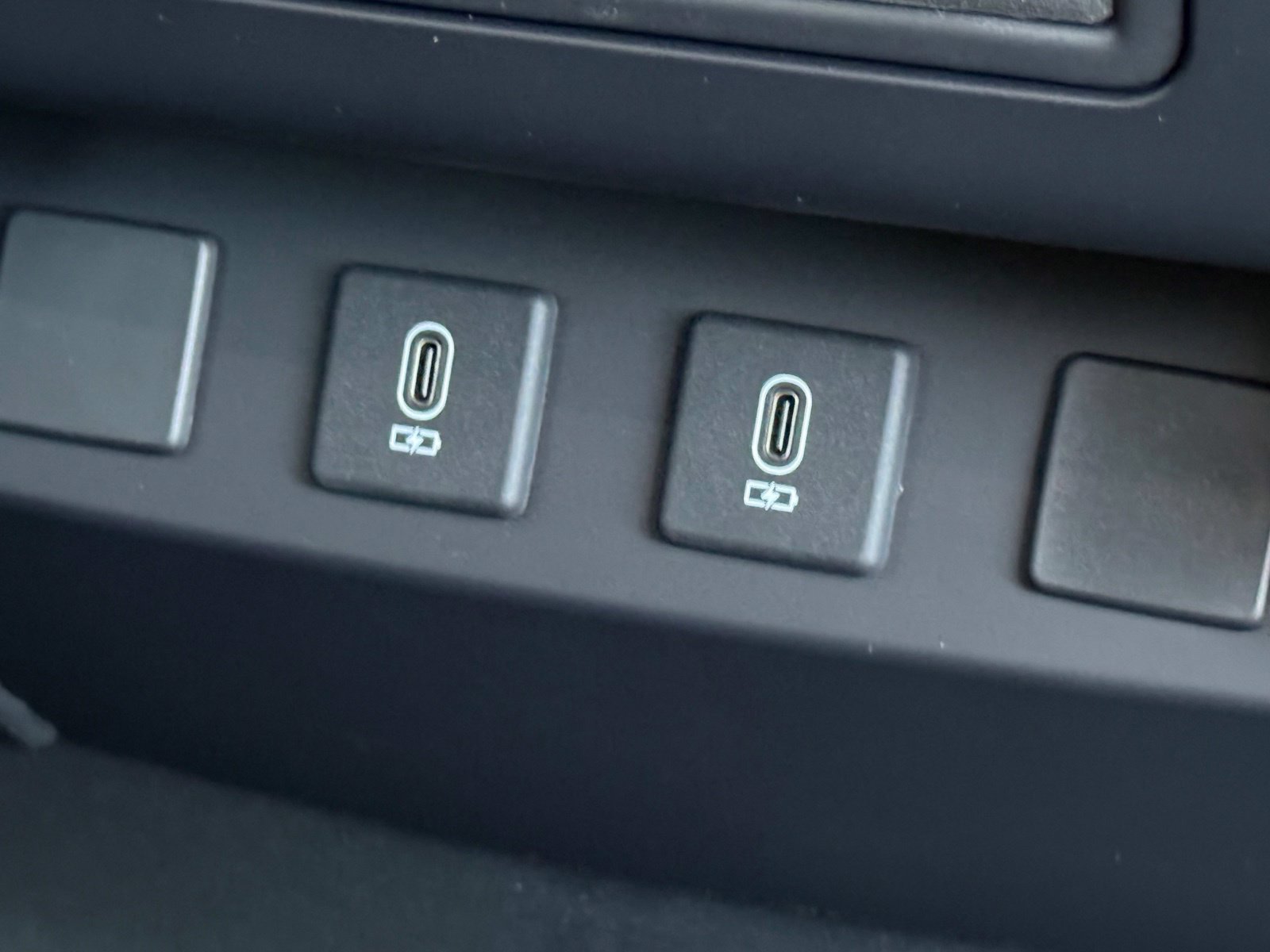 New 2026 Land Rover Defender 110 X-Dynamic SE AWD/4WD image 18