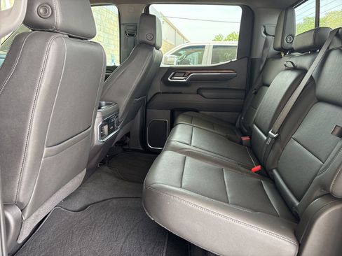 Used 2025 GMC Sierra 1500 SLT AWD/4WD image 16