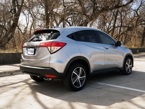 Used 2021 Honda HR-V EX-L image 9