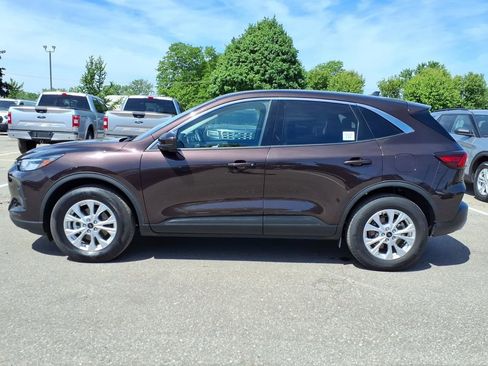 Used 2023 Ford Escape Active w/ Tech Pack #2 AWD/4WD image 2