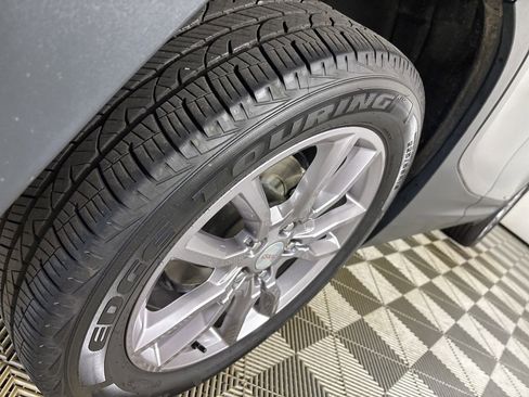 Used 2022 GMC Terrain SLT image 33