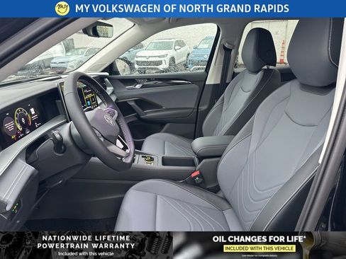 New 2026 Volkswagen Tiguan SE image 10