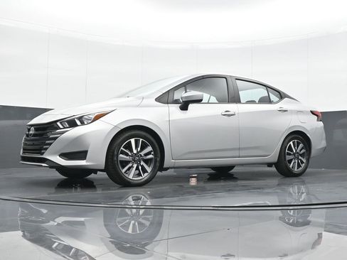 Used 2023 Nissan Versa SV image 17