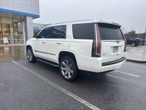 Used 2018 Cadillac Escalade Luxury image 5