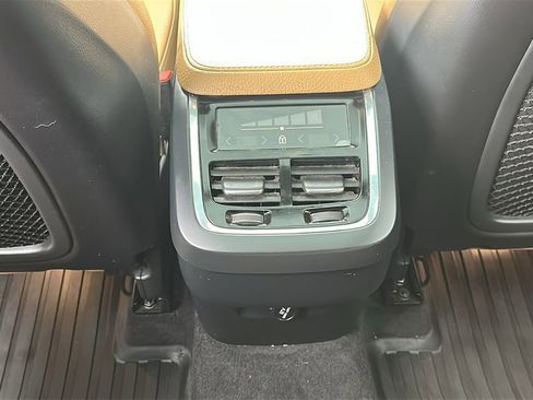 Used 2018 Volvo XC90 T6 Momentum w/ Convenience Package image 32