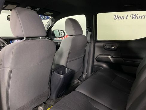 Used 2019 Toyota Tacoma TRD Off-Road w/ Exterior Package AWD/4WD image 15
