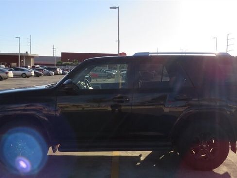 Used 2016 Toyota 4Runner SR5 RWD image 5