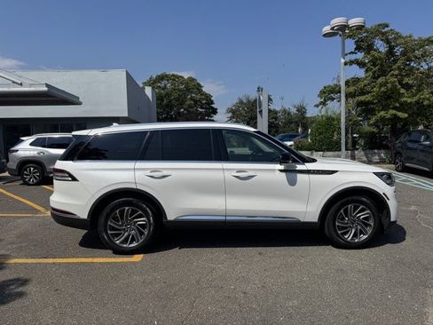 Used 2023 Lincoln Aviator AWD w/ Elements Package image 4