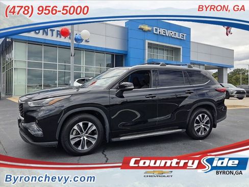 Used 2022 Toyota Highlander XLE FWD image 1