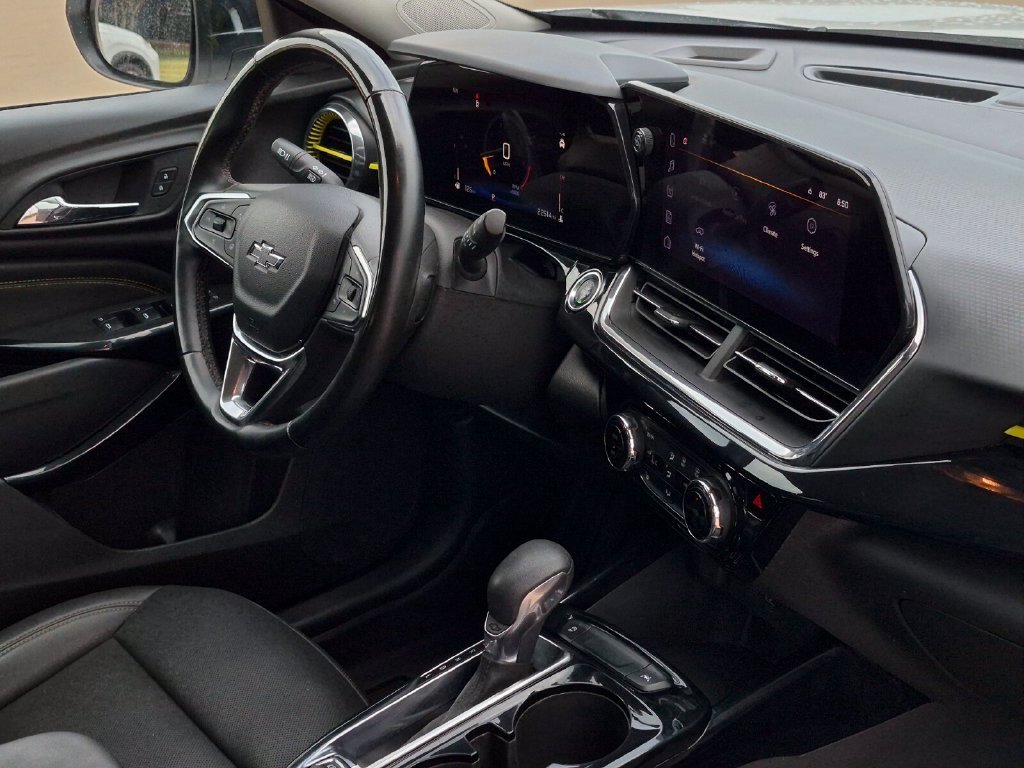 Used 2025 Chevrolet Trax ACTIV w/ Driver Confidence Package FWD image 30
