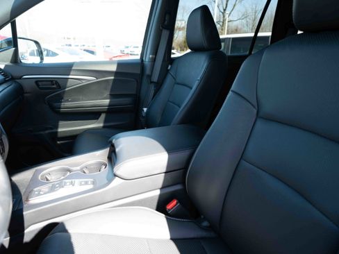 Certified 2025 Honda Passport EX-L image 10