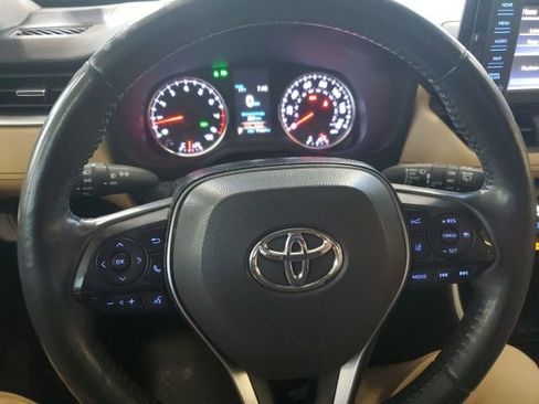 Used 2019 Toyota RAV4 XLE Premium w/ Cold Weather Package AWD/4WD image 18